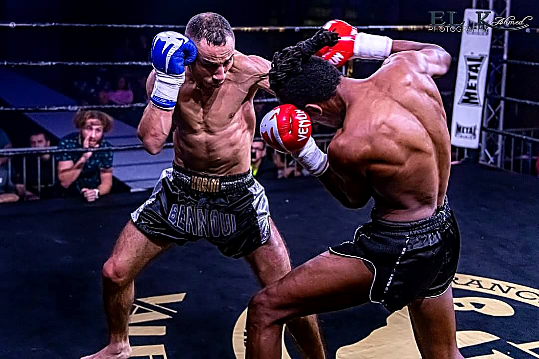 Kebrom Neguse throwing a punch at Karim Bennoui during a Muay Thai match